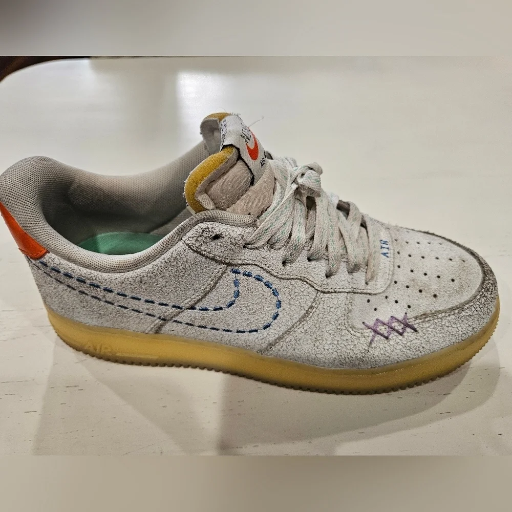 Nike AIR FORCE 1 '07 LV8. Size 9.5 DX2344-100